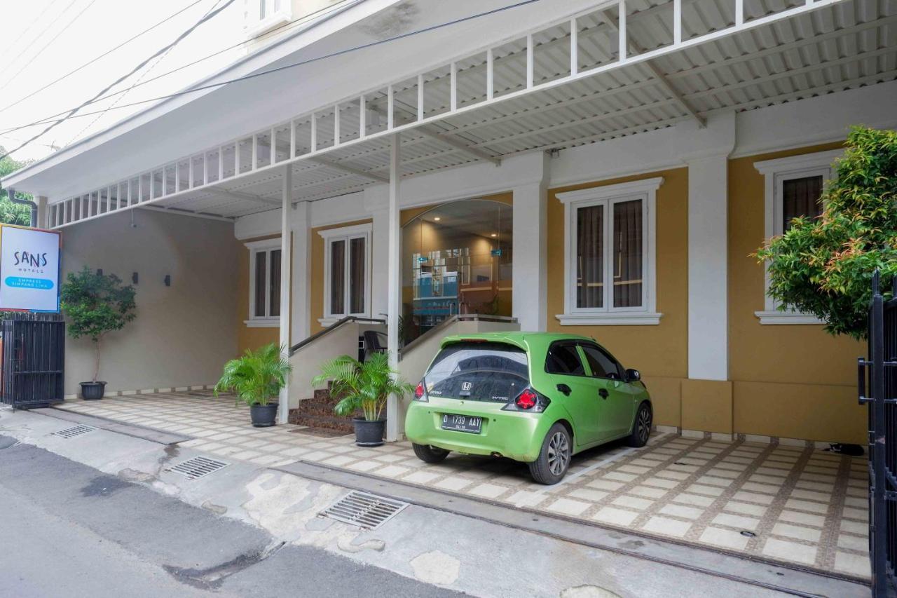 Sans Hotel Empress Simpang Lima Семаранг Екстериор снимка