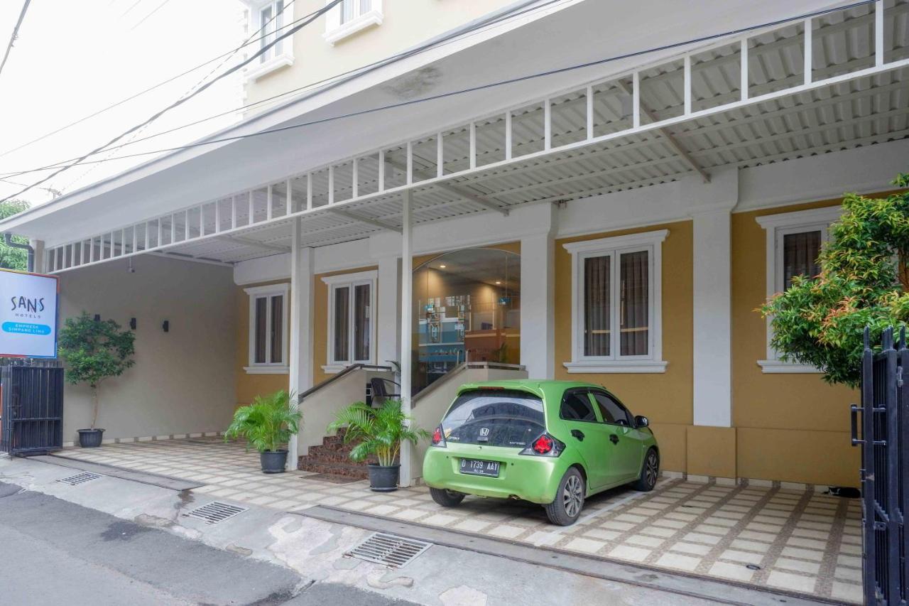 Sans Hotel Empress Simpang Lima Семаранг Екстериор снимка