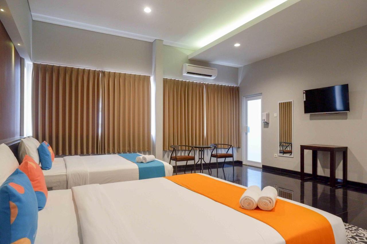Sans Hotel Empress Simpang Lima Семаранг Екстериор снимка